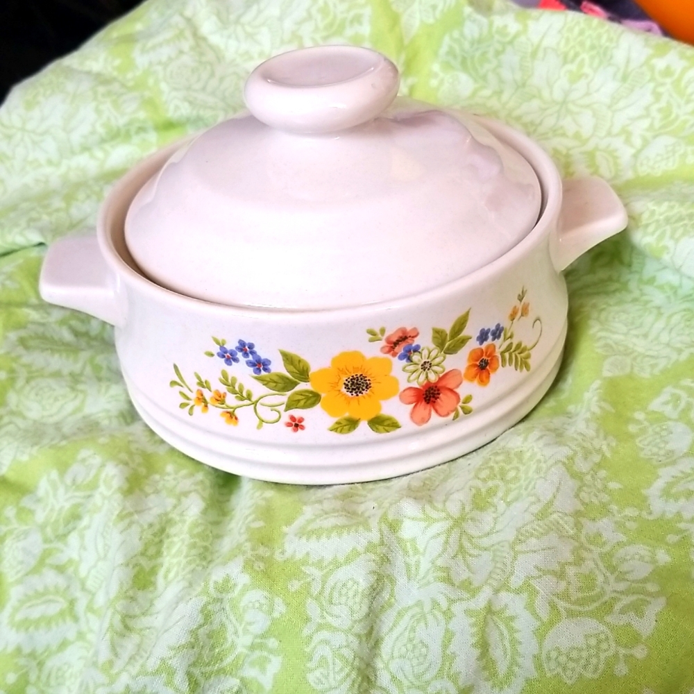 Vintage 1980 Sweet Flowers stoneware crock w lid - bowl made JAPAN